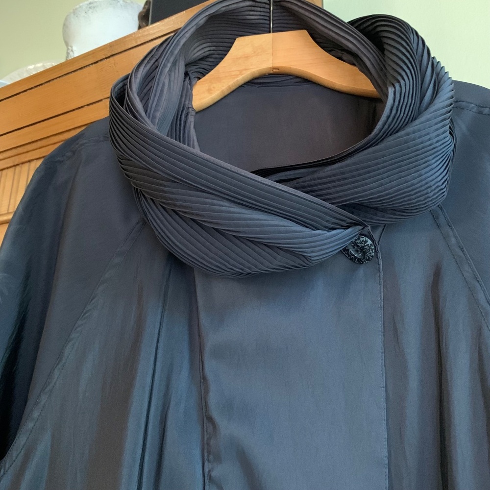 Stunning Reversible Raincoat - image 5